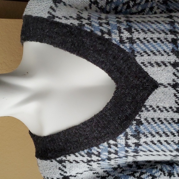 JOSEPH A. Plaid V-Neck Long Sleeve Oversized Sweater SIZE: M - Picture 3 of 9